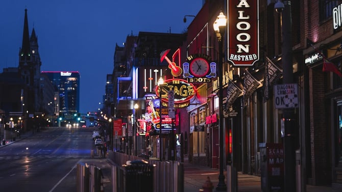 Blog - Nashville July 4th Weekend 2026: Live Music on Broadway and Group Stays