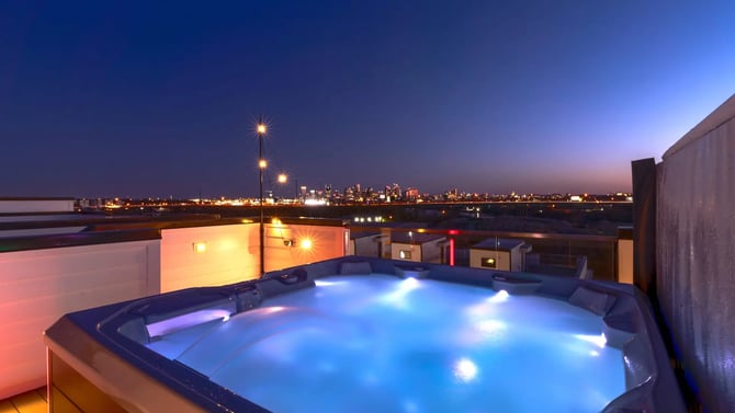 Blog - Experience Nashville's Magical Winter Skyline From a Rooftop Hot Tub